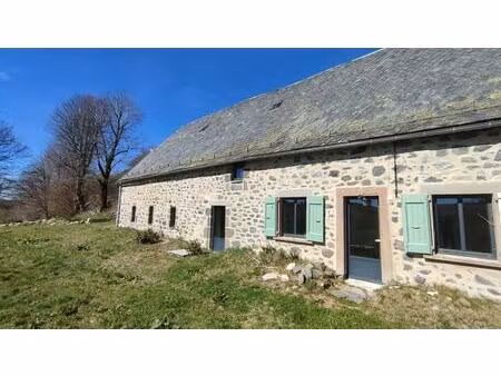 belle maison cantalienne saint amandin 15190