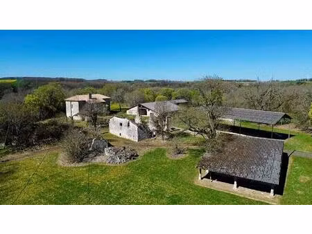 hameau en pierres au calme  charme et nature.