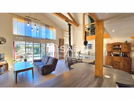 propriété rénovée avec studio et maison à rénover