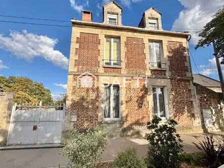 a soissons  quartier prisé  maison de ville 6 p. avec 4 chambres  garage et sous-sol sur s