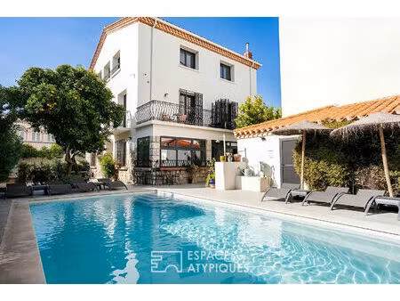 maison familiale des années 60 rénovée avec piscine au coeur d'un village pittoresque