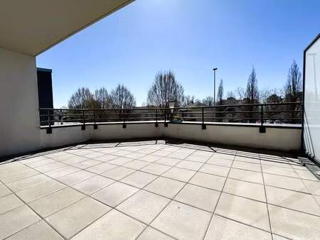 lescar - appartement t2 meublé avec grande terrasse et parking