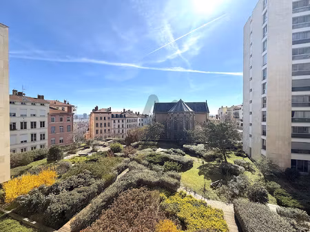 rare plateau croix rousse. t3 75m2 vue panoramique terrasse