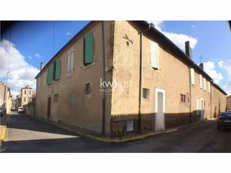 maison de ville de 403 m² à vendre en plein coeur de mirande