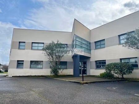 location local professionnel 100m² nimes 30900