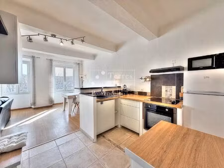 charmant appartement rénové – au cœur d’aups (83630)