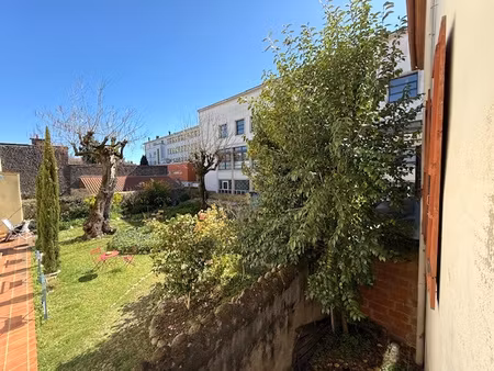 pamiers : en plein coeur de ville : appartement de type 2 a