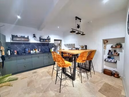 grande maison de village rénovée avec fort potentiel – centre d’aups