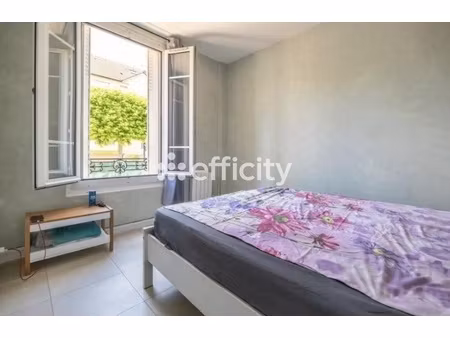 maison 9 pièces - 200 m²