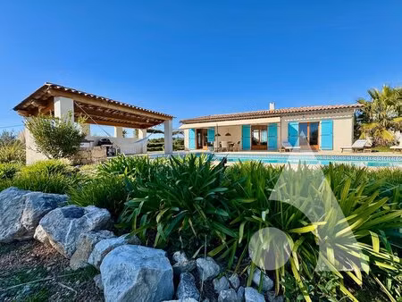 élégante villa contemporaine de 143 m2 avec piscine ? à pied du centre de flayosc