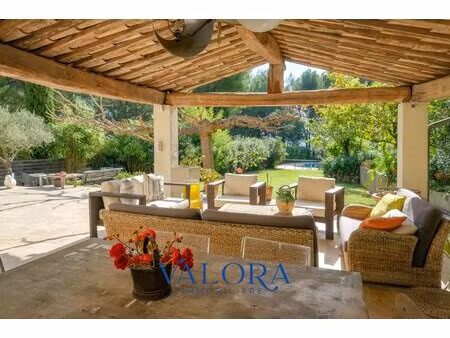 maison eoures avec piscine