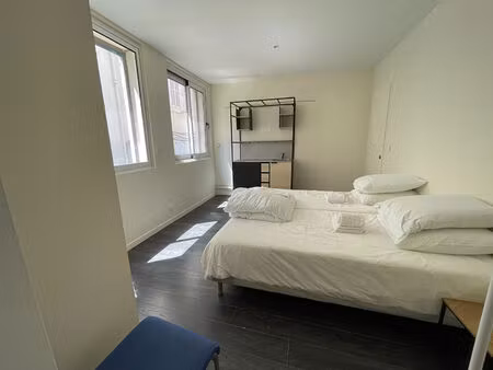 studio à louer à marseille - dernier étage