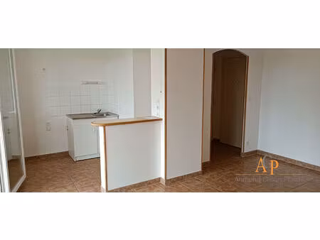 à louer - t2 rdc jardin avec terrasse - blainville sur orne