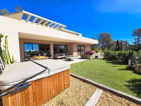 appartement de luxe avec vue sur mer à vendre à saint-raphaël : 1 095 000 € | 102m²