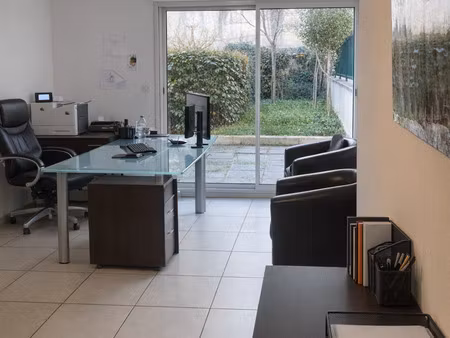 local commercial 5 pièces - 109 m²