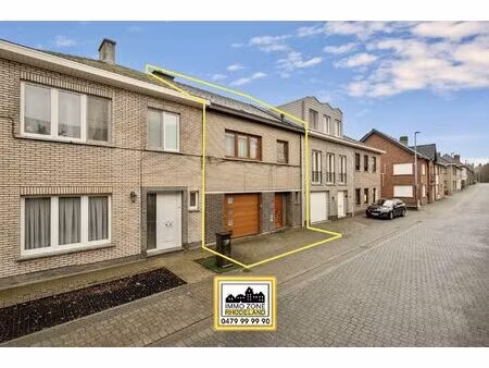 op te frissen woning met 3 slpks  inpandige garage en tuin