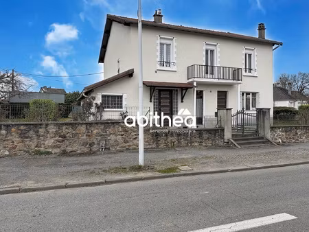 grande maison à rafraîchir à couzeix au centre du bourg.
