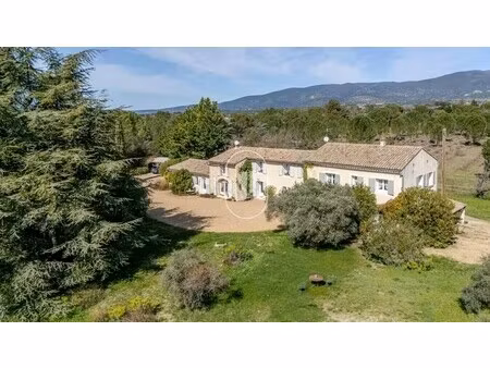maison de luxe à vendre à cucuron : 1 690 000 € | 331m²