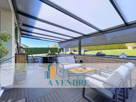 maison individuelle avec pergola et jardin au calme à morfon
