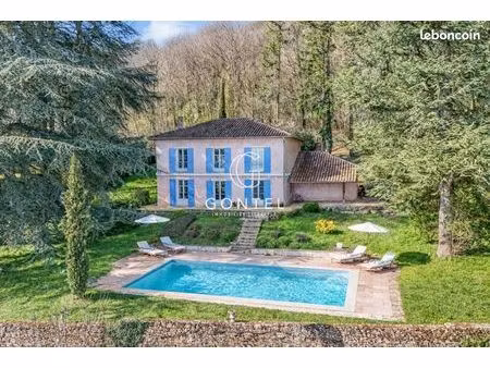 maison 6 pièces 230 m²