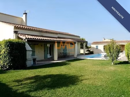 villa au calme absolu sur un terrain de1300 m²  piscine et dépen