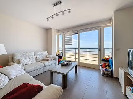 appartement met 2 slaapkamers op de zeedijk van de panne