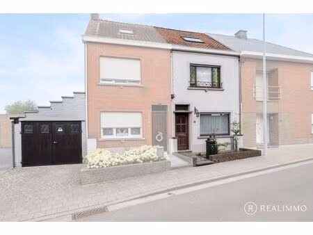 te renoveren gezinswoning met uitweg en garage in avelgem