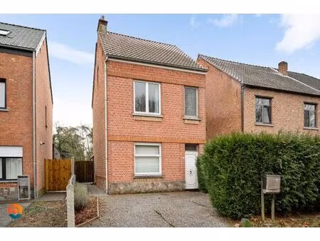 te renoveren woning met 3 slaapkamers  tuin en garage