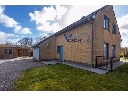 alleenstaande woning met 4 slaapkamers op een residentiële  groene topligging in lauwe