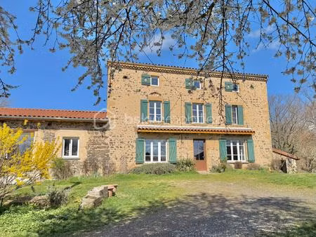 maison de 220 m² à usson