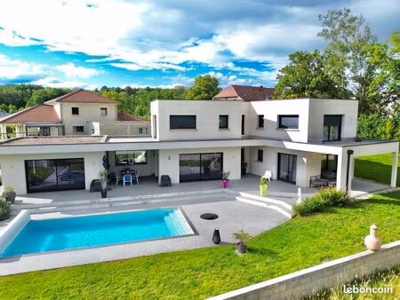 maison 6 pièces 200m2