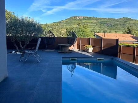 maison de 142m² avec jardin et piscine à saint georges de luzençon