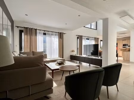 maison d’architecte à louer - accès immédiat a13