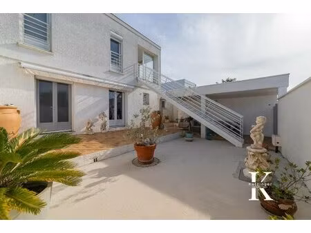 villa d'exception et son appartement indépendant élégan