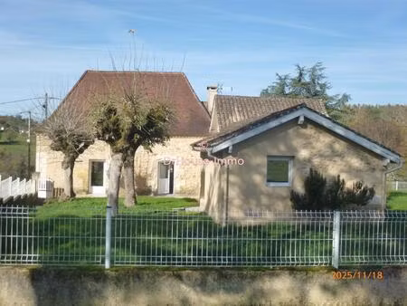 maison en pierre avec grand terrain