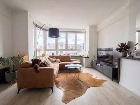 licht en ruim 2-slaapkamer appartement op topligging