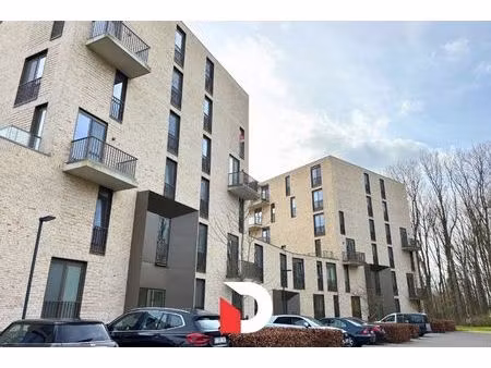 recent appartement met 2 slaapkamers en zeer aangenaam hoekterras