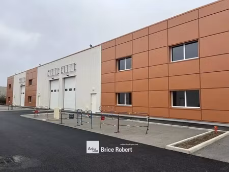 location local d'activités 177 m² à 3 269 m²