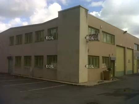 location local d'activités 282 m² à 925 m²