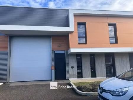 location local d'activités 358 m²