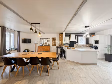 maison avec piscine et vue