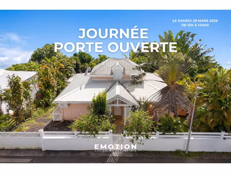 villa f6 avec piscine et vue sur la végétation baie-mahaul