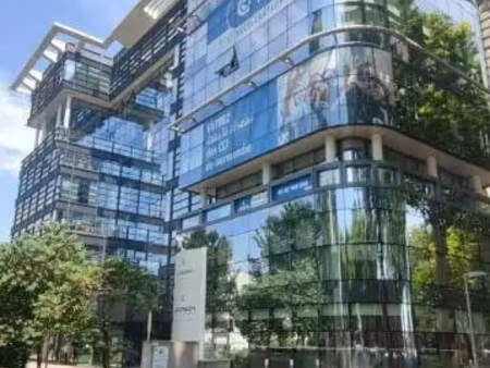 location bureaux 73 m² à 899 m²