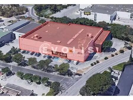 location commerce 2 130 m²