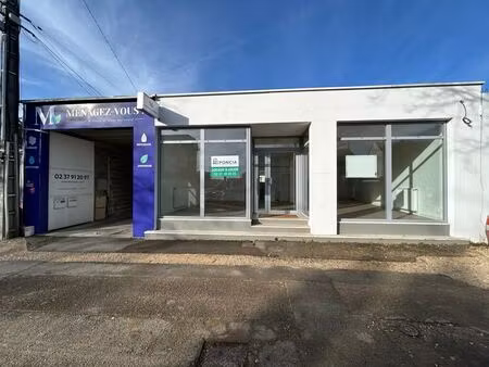 location commerce 105 m²