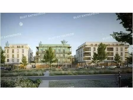 location commerce 93 m²