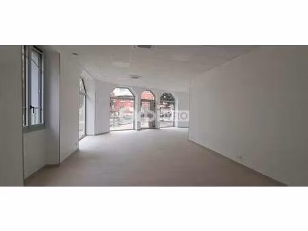 location commerce 73 m²