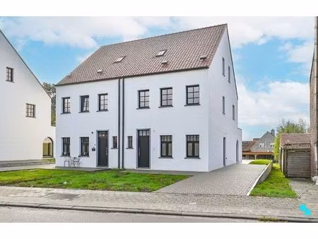 ruime halfopen bebouwing in zwevegem