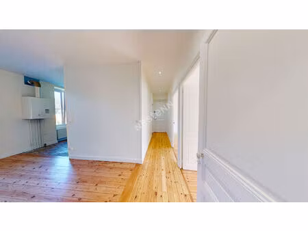 bel appartement rénové 3 pièces de 66 28 m² au rdc d'un immeuble à louhans