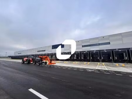 vente entrepôt 7 647 m²